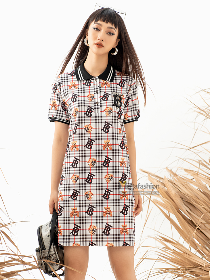 Đầm suông Burberry họa tiết gầu phối chữ | Váy Đầm