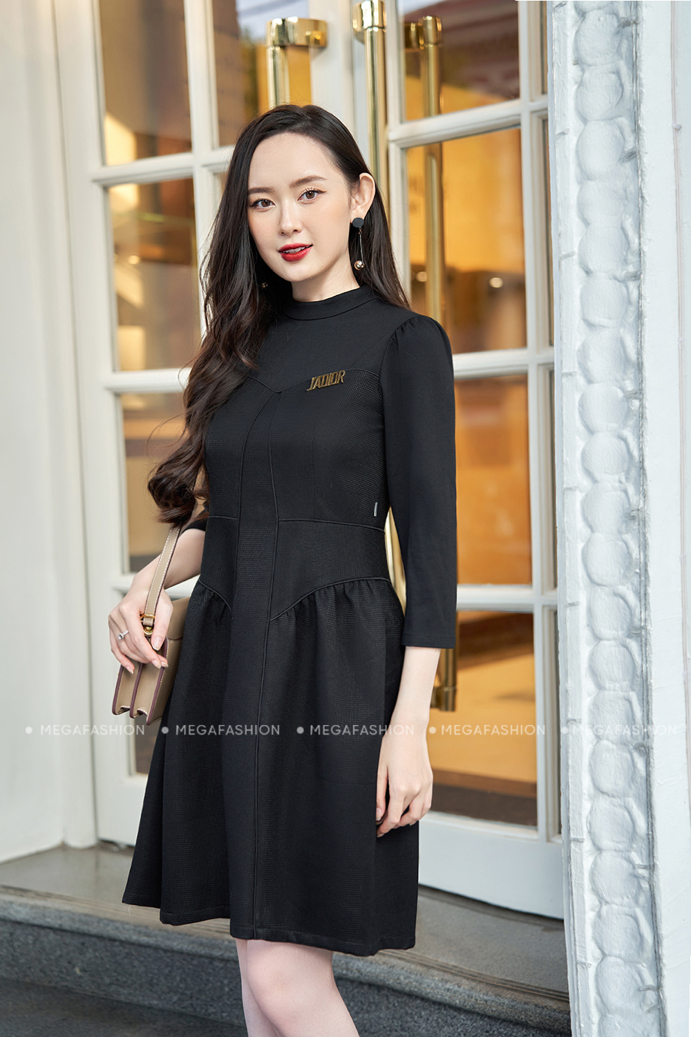 Váy đen ngày càng lợi hại của Tóc Tiên Diễm My 9X